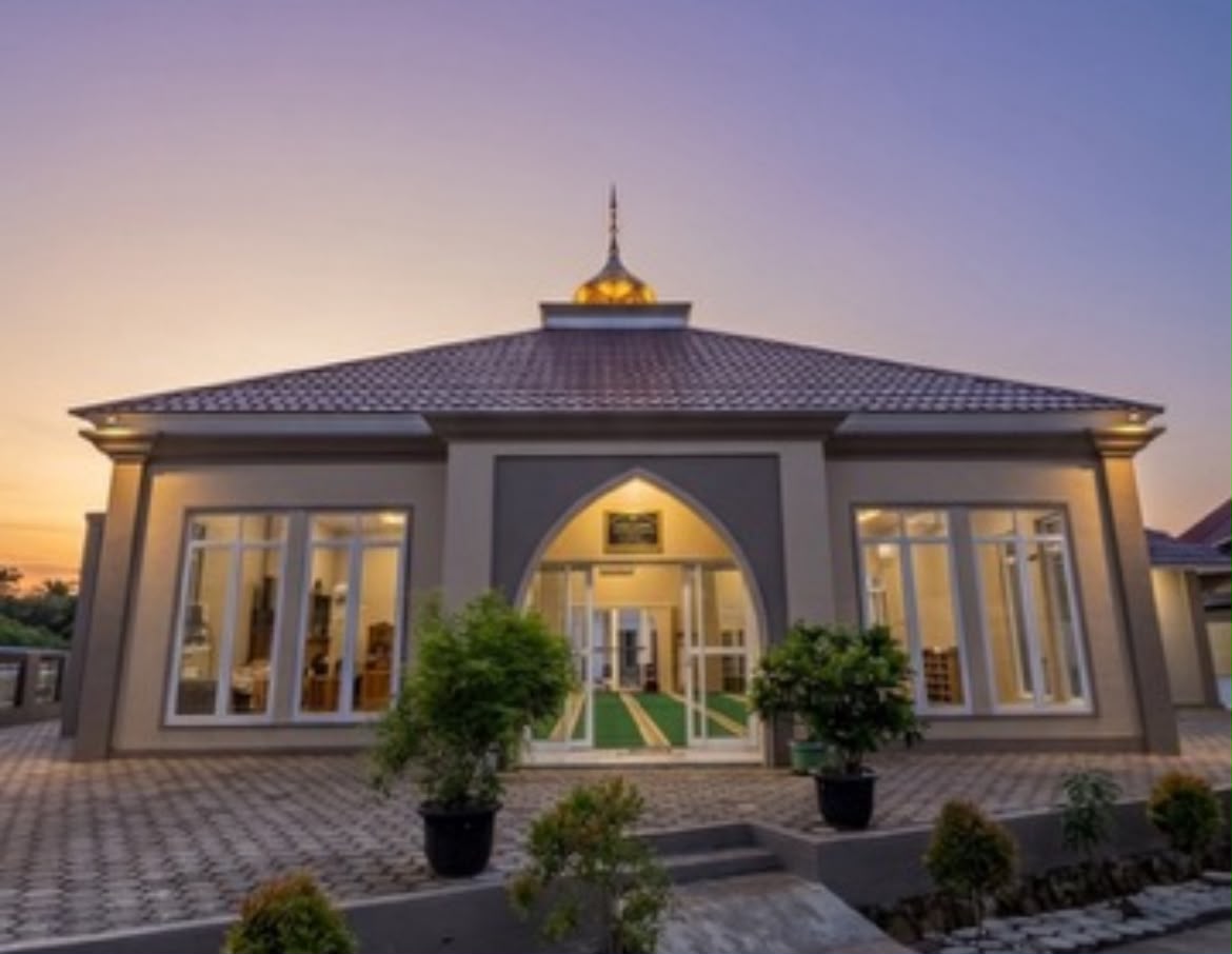 Pemandangan Senja Masjid Al-Huda